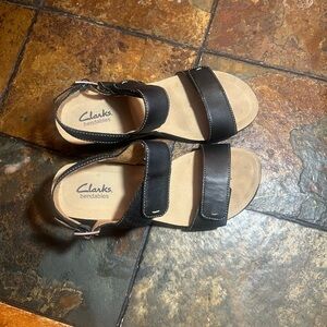 Clarks Black and Tan Bendables Sandals